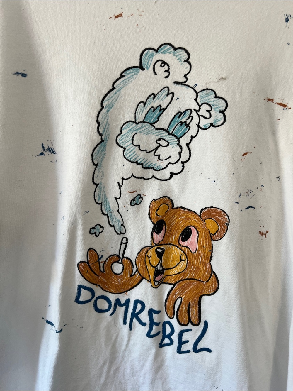 White Short-Sleeve Graphic Tee with Brown Bear Illustration